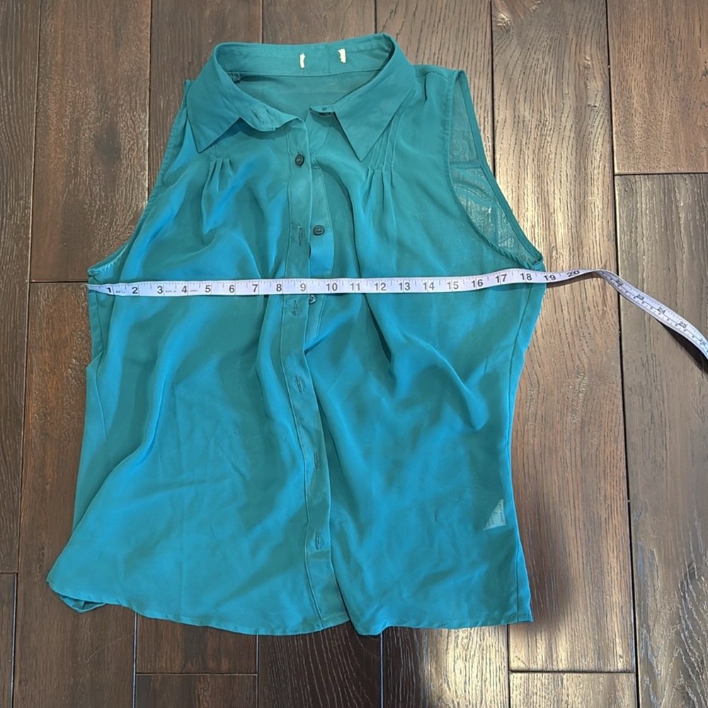 Sleeveless Button Down Top - image 5